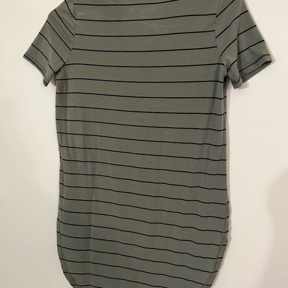 Women's Tops - Picture 9 of 9